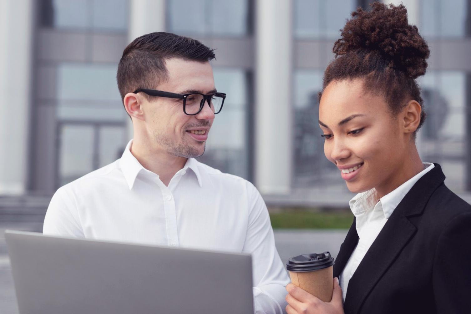 Session de groupe discutant des stratégies de planification budgétaire